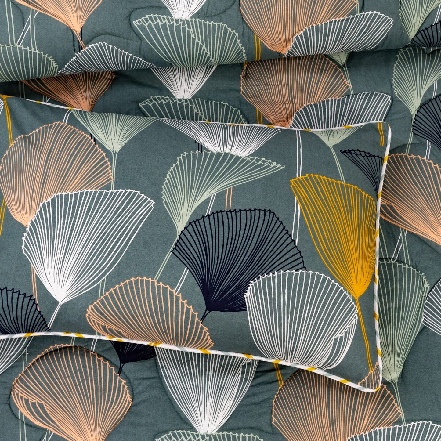 Premium Quality Beautiful Comforter Set For Room